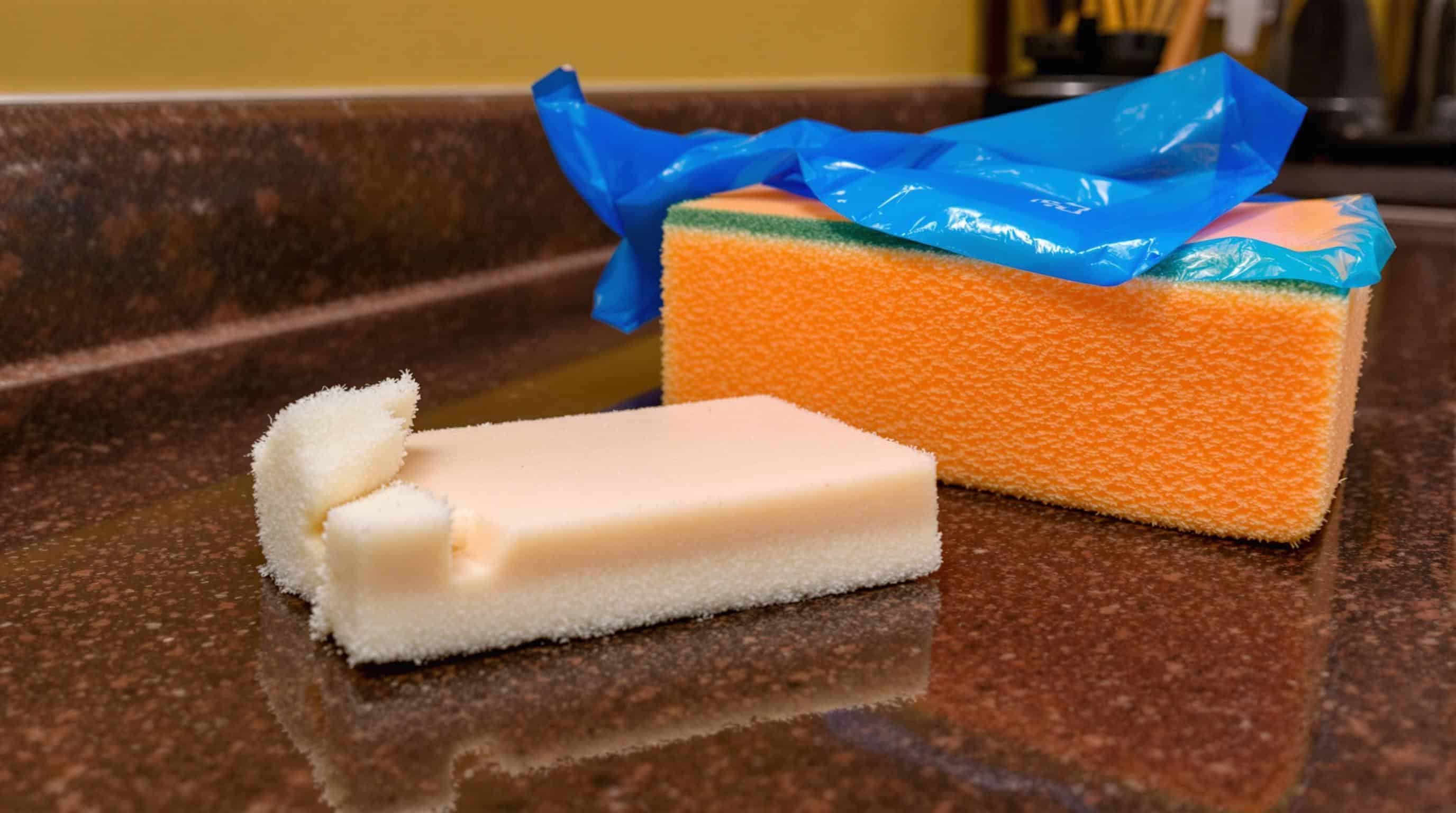 d&eacute;couvrez le secret d'un coin d'&eacute;ponge coup&eacute;, un geste simple qui r&eacute;volutionne votre quotidien. apprenez comment cette astuce pratique rend le nettoyage plus efficace tout en pr&eacute;servant vos surfaces. ne manquez pas cette m&eacute;thode incontournable pour un entretien facile et rapide !
