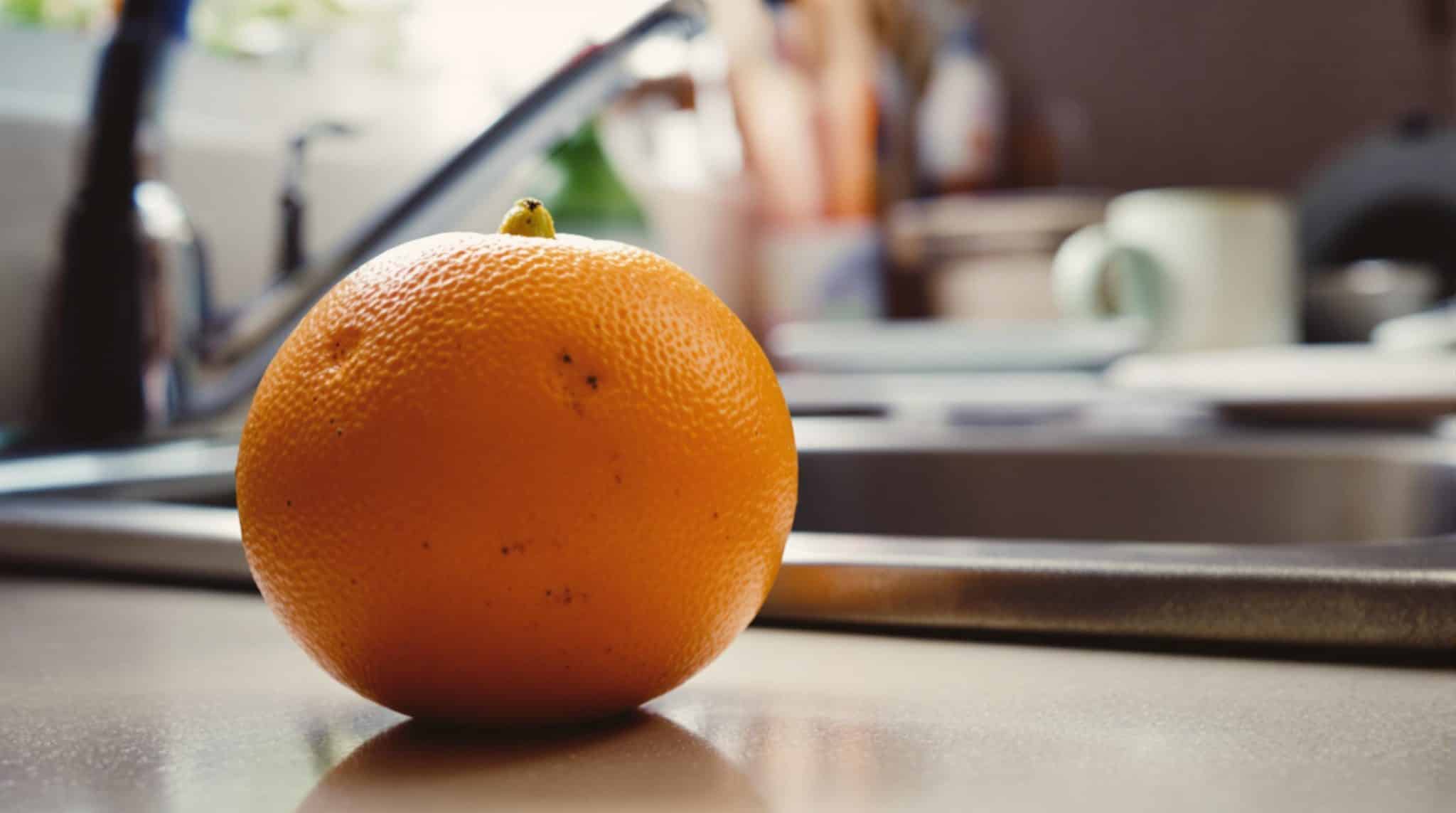 apprenez &agrave; utiliser un fruit souvent n&eacute;glig&eacute; pour contr&ocirc;ler l'humidit&eacute; dans votre cuisine. d&eacute;couvrez des astuces pratiques et &eacute;cologiques pour assainir votre espace tout en profitant des bienfaits naturels de ce fruit.