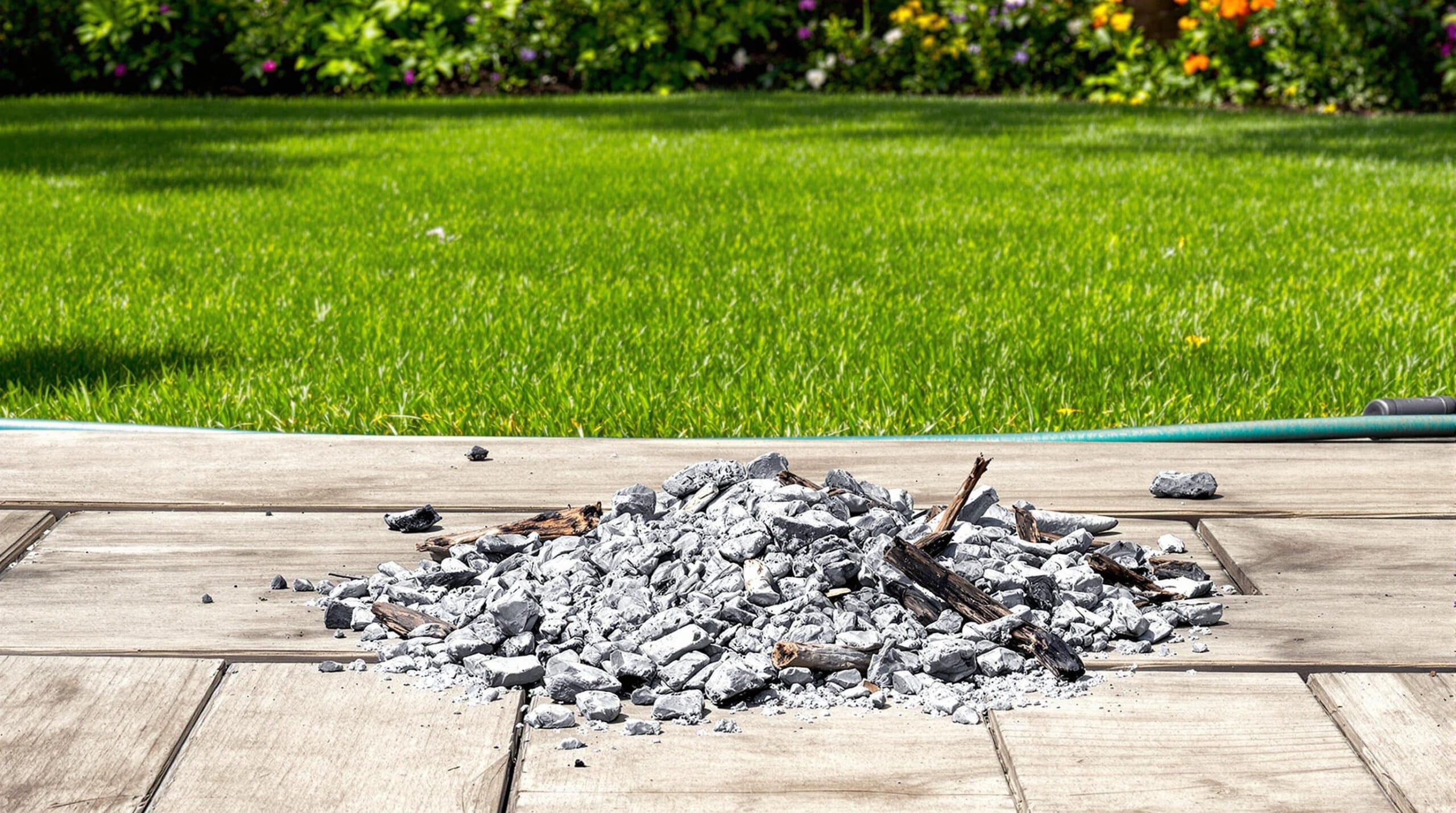 d&eacute;couvrez comment les restes de barbecue peuvent devenir un v&eacute;ritable atout pour votre jardin. apprenez &agrave; les utiliser efficacement pour enrichir votre sol et favoriser la croissance de vos plantes tout en r&eacute;duisant vos d&eacute;chets.