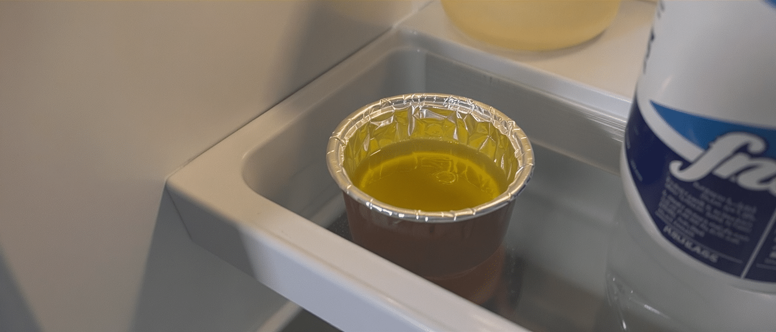 d&eacute;couvrez comment conserver votre huile de cuisson usag&eacute;e dans un endroit inattendu pour pr&eacute;server l'efficacit&eacute; de votre plomberie comme au premier jour avant de la jeter.