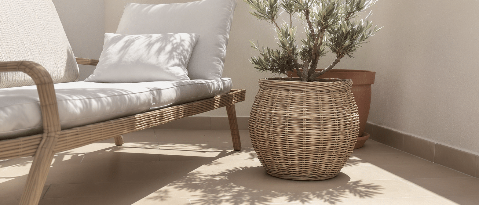 d&eacute;couvrez comment j&rsquo;ai trouv&eacute; un cache-pot en osier &agrave; moiti&eacute; prix pour ma terrasse chez jysk, une astuce simple pour d&eacute;corer votre ext&eacute;rieur sans vous ruiner.